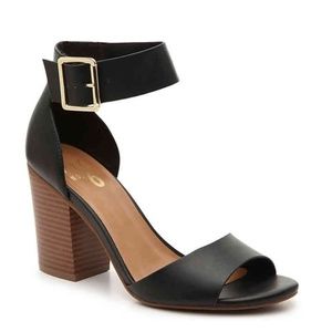 Black open toed shoes with block heel